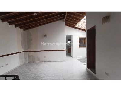 Casa de 3 alcobas en arriendo en Guaimaro, Envigado, 120 m² · foto 2 de 11