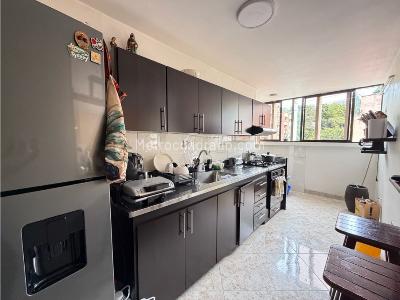 Apartamento de 3 alcobas en venta en El Portal, Envigado, 106 m² · foto 3 de 10
