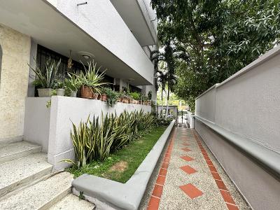 Apartamento de 3 alcobas en venta en Alto Prado, Barranquilla, 210 m² · foto 2 de 18