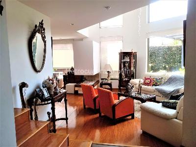Casa de 3 alcobas en venta en Camino De Arrayanes, Bogotá, 275 m² · foto 2 de 20