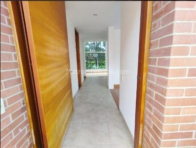 Casa de 3 alcobas en venta en Camino De Arrayanes, Bogotá, 189 m² · foto 2 de 19