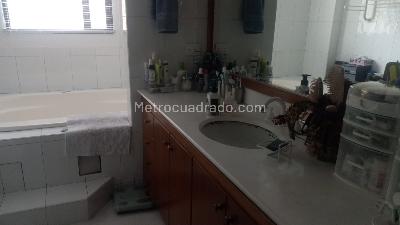 Apartamento en arriendo en Roasales Bella Vista, Bogotá · foto 15 de 20