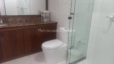 Apartamento en arriendo en Roasales Bella Vista, Bogotá · foto 16 de 20