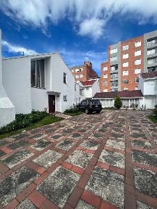 Casa de 5 alcobas en venta en Contador Country, Bogotá, 218 m² · foto 13 de 20