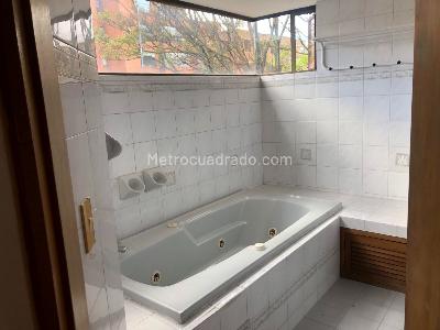 Apartamento de 3 alcobas en venta en Chico, Bogotá, 250 m² · foto 13 de 18