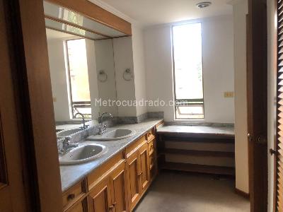 Apartamento de 3 alcobas en venta en Chico, Bogotá, 250 m² · foto 14 de 18
