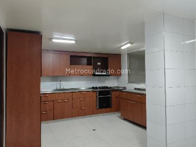 Apartamento de 2 alcobas en venta en El Refugio, Bogotá, 178 m² · foto 7 de 20