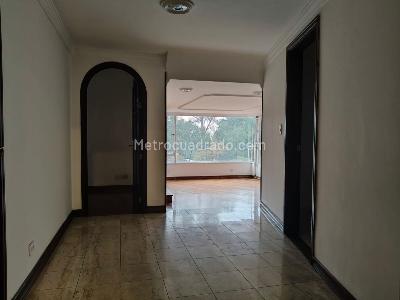 Apartamento de 2 alcobas en venta en El Refugio, Bogotá, 178 m² · foto 3 de 20
