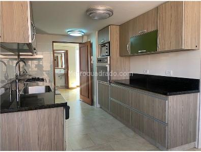 Apartamento de 3 alcobas en arriendo en Chico, Bogotá, 204 m² · foto 12 de 16