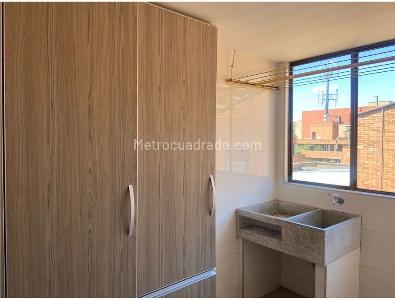 Apartamento de 3 alcobas en arriendo en Chico, Bogotá, 204 m² · foto 13 de 16