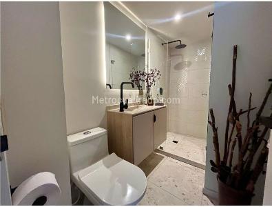 Apartamento de 2 alcobas en venta en Chico Central, Bogotá, 108 m² · foto 10 de 16