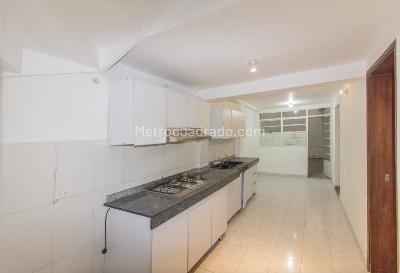 Casa de 5 alcobas en venta en Popular Modelo, Bogotá, 235 m² · foto 9 de 20