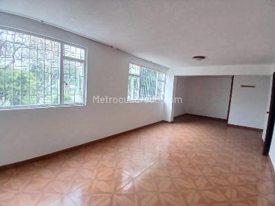 Casa de 5 alcobas en venta en La Europa, Bogotá, 663 m² · foto 5 de 13