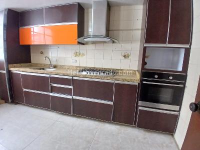 Casa de 5 alcobas en venta en La Europa, Bogotá, 663 m² · foto 6 de 13