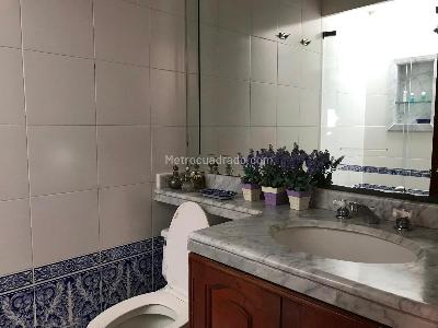 Apartamento de 4 alcobas en venta en Los Rosales, Bogotá, 310 m² · foto 14 de 19