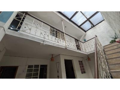 Casa de 5 alcobas en venta en Claret, Bogotá, 215 m² · foto 2 de 10