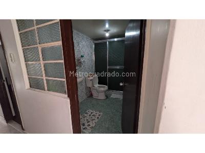 Casa de 5 alcobas en venta en Claret, Bogotá, 215 m² · foto 3 de 10