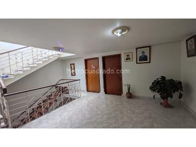 Casa de 5 alcobas en venta en Claret, Bogotá, 215 m² · foto 4 de 10