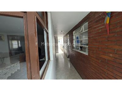 Casa de 5 alcobas en venta en Claret, Bogotá, 215 m² · foto 5 de 10