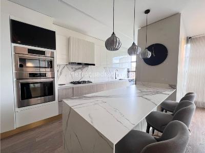 Apartamento de 3 alcobas en venta en Los Rosales, Bogotá, 260 m² · foto 2 de 20