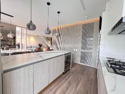 Apartamento de 3 alcobas en venta en Los Rosales, Bogotá, 260 m² · foto 19 de 20
