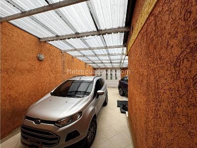 Casa de 3 alcobas en venta en Villa Claudia, Bogotá, 155 m² · foto 2 de 20