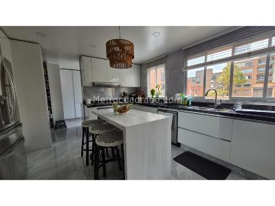 Apartamento de 3 alcobas en venta en Chico, Bogotá, 226 m² · foto 17 de 20