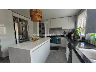 Apartamento de 3 alcobas en venta en Chico, Bogotá, 226 m² · foto 19 de 20