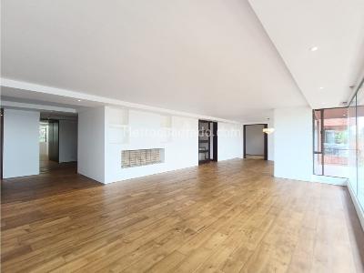Apartamento de 3 alcobas en venta en Cerros De Los Alpes, Bogotá, 290 m² · foto 3 de 20