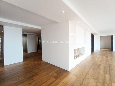 Apartamento de 3 alcobas en venta en Cerros De Los Alpes, Bogotá, 290 m² · foto 10 de 20