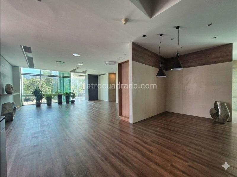 Edificio de Oficinas en Venta, Usaquen, Bogotá D.C. - Más