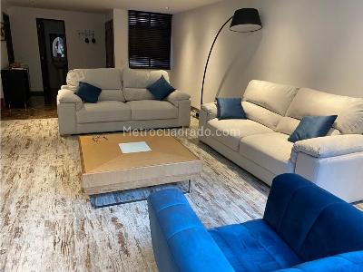 Casa de 5 alcobas en venta en Gratamira, Bogotá, 216 m² · foto 2 de 9