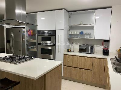Casa de 5 alcobas en venta en Gratamira, Bogotá, 216 m² · foto 5 de 9