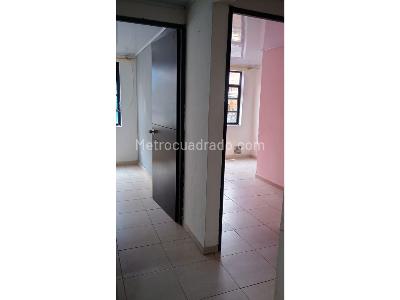 Casa de 5 alcobas en venta en El Refugio, Bogotá, 216 m² · foto 4 de 16