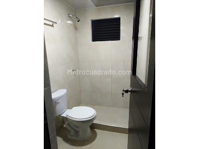 Casa de 5 alcobas en venta en El Refugio, Bogotá, 216 m² · foto 14 de 16