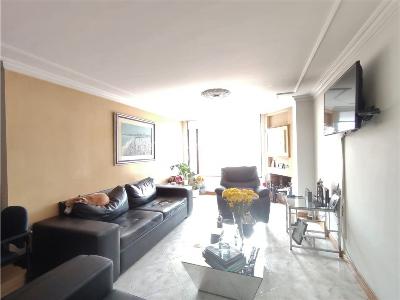 Apartamento de 3 alcobas en venta en Santa Barbara, Bogotá, 137 m² · foto 2 de 13