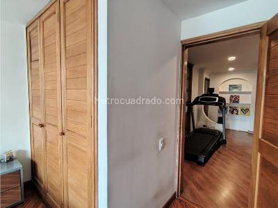 Apartamento de 3 alcobas en venta en Santa Barbara, Bogotá, 137 m² · foto 4 de 13
