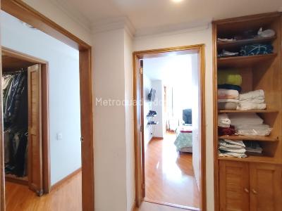 Apartamento de 3 alcobas en venta en Santa Barbara, Bogotá, 137 m² · foto 6 de 13