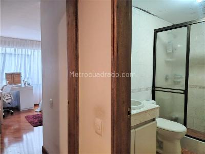 Apartamento de 3 alcobas en venta en Santa Barbara, Bogotá, 137 m² · foto 7 de 13
