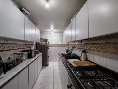 Apartamento de 3 alcobas en venta en Santa Barbara, Bogotá, 137 m² · foto 12 de 13