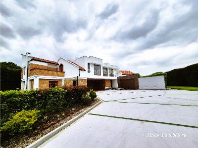 Casa de 5 alcobas en venta en Quintas Serrezuela, Mosquera, 526 m² · foto 2 de 20