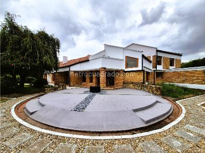 Casa de 5 alcobas en venta en Quintas Serrezuela, Mosquera, 526 m² · foto 3 de 20