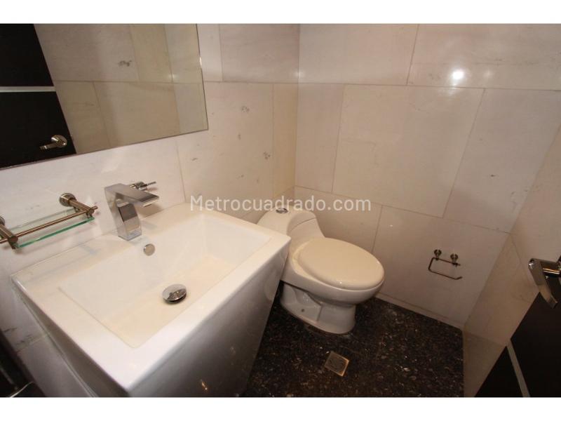 Edificio de Oficinas en Venta, Refugio, Bogotá D.C. - Más