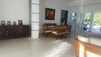 Casa de 4 alcobas en venta en El Peñon, Girardot, 702 m² · foto 2 de 20