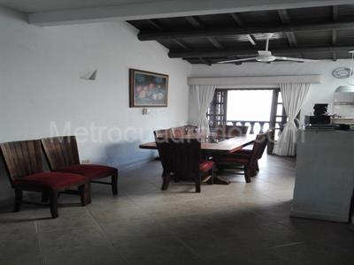 Casa de 3 alcobas en venta en Alcatraz, Girardot, 80 m² · foto 5 de 13