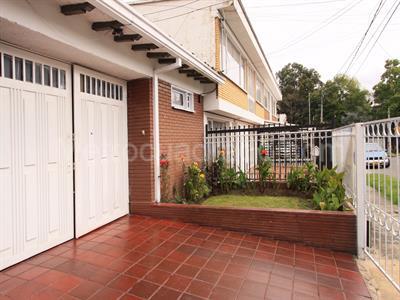 Casa en venta en Pontevedra, Bogotá · foto 3 de 20