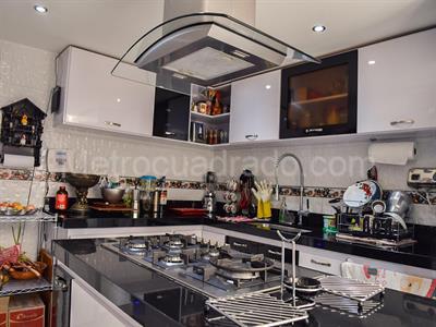Casa de 4 alcobas en venta en Nueva Modelia, Bogotá, 280 m² · foto 9 de 18