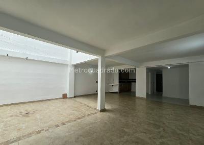 Casa de 5 alcobas en arriendo en Belen La Mota, Medellín, 250 m² · foto 2 de 20