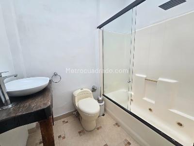Casa de 5 alcobas en arriendo en Belen La Mota, Medellín, 250 m² · foto 5 de 20