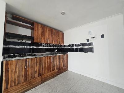 Casa de 5 alcobas en arriendo en Belen La Mota, Medellín, 250 m² · foto 6 de 20